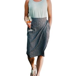 Ripskirt Hawaii Navy and White Printed Midi Skirt